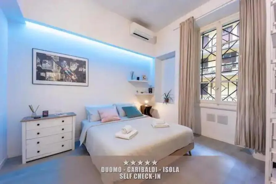 Apartment Duomo-Garibaldi-IsolaSelf Checkin & Free Parking Milan Italy